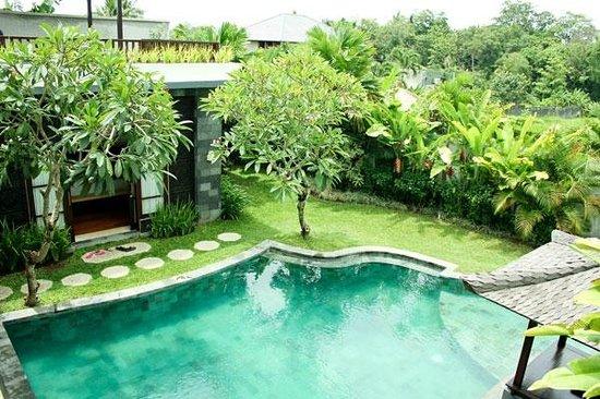 Pantai BATU MEJAN CANGGU